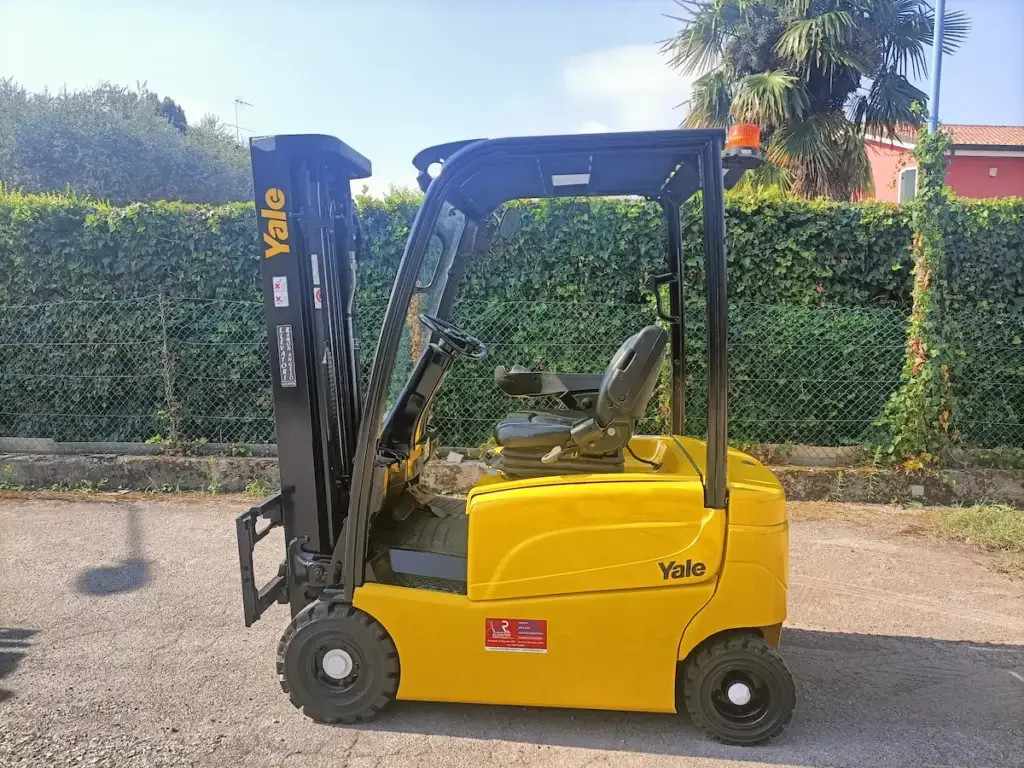 Carrello elevatore usato Yale ERP16VF
